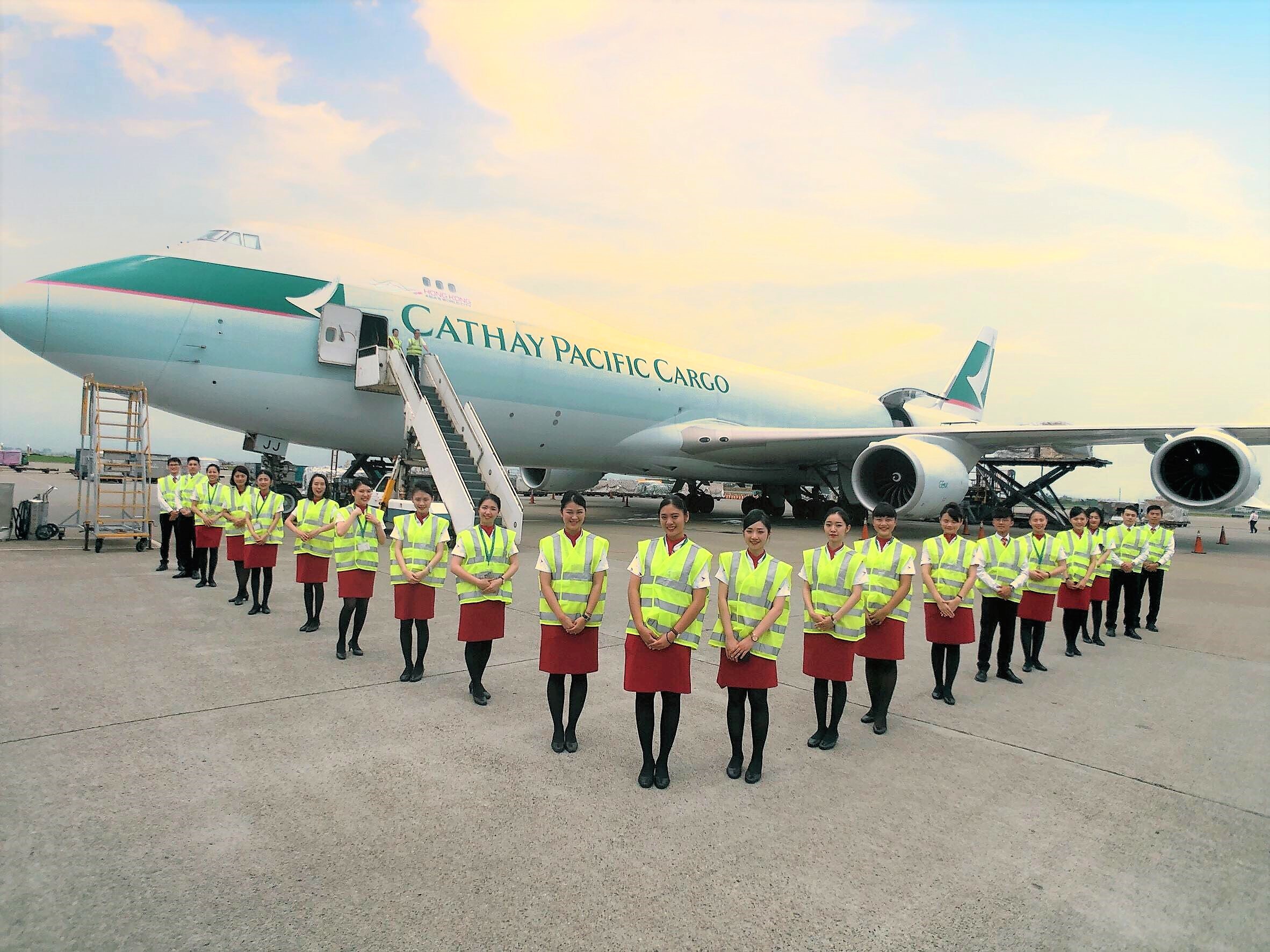 【國立高雄餐旅大學航空暨運輸服務管理系國泰航空實習生】